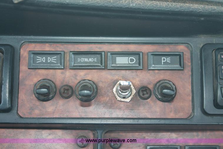 image for item H8204 2004 Kenworth T800 vacuum winch semi truck