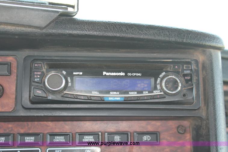 image for item H8204 2004 Kenworth T800 vacuum winch semi truck