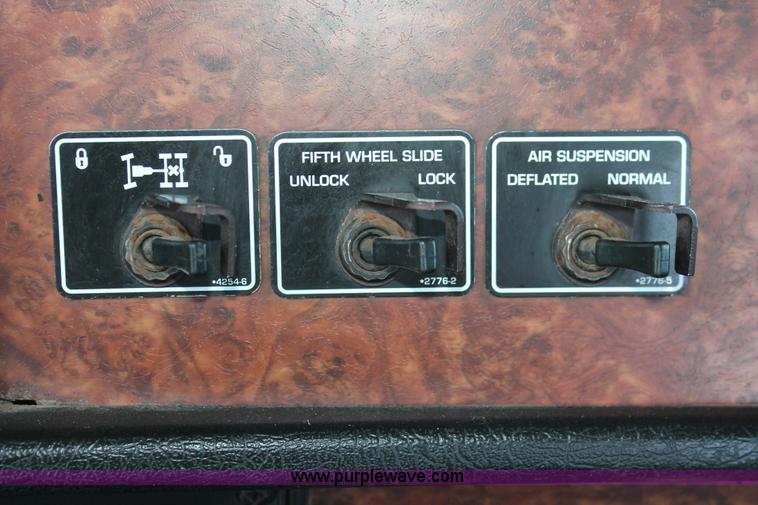 image for item H8204 2004 Kenworth T800 vacuum winch semi truck