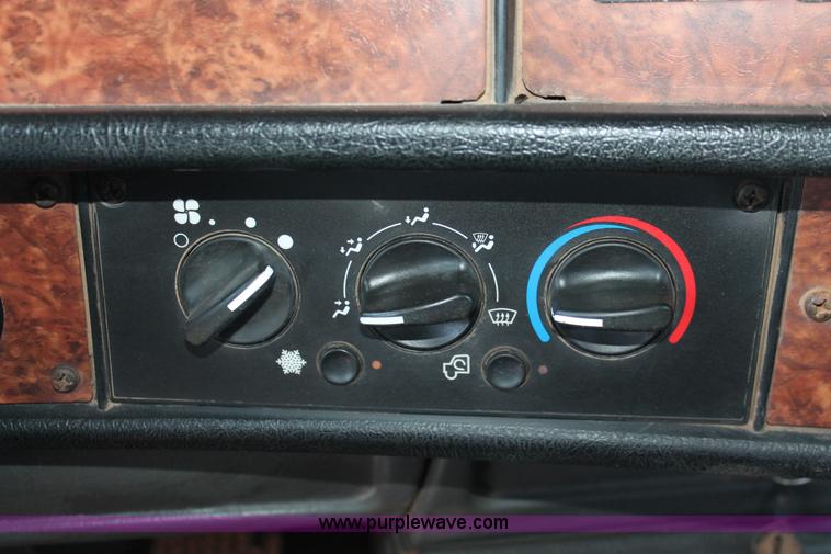 image for item H8204 2004 Kenworth T800 vacuum winch semi truck