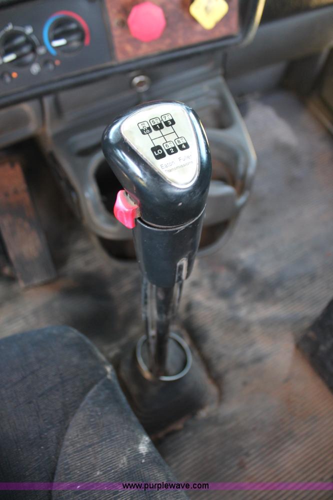 image for item H8204 2004 Kenworth T800 vacuum winch semi truck