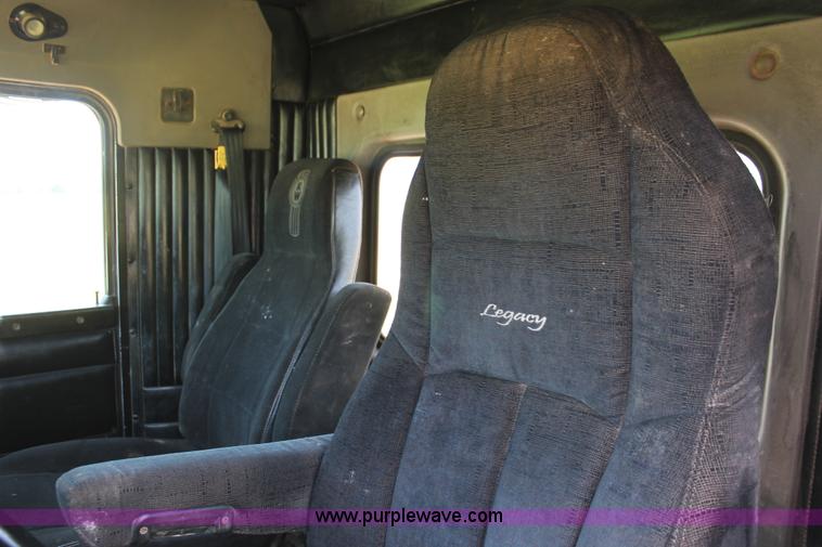 image for item H8204 2004 Kenworth T800 vacuum winch semi truck