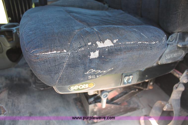 image for item H8204 2004 Kenworth T800 vacuum winch semi truck