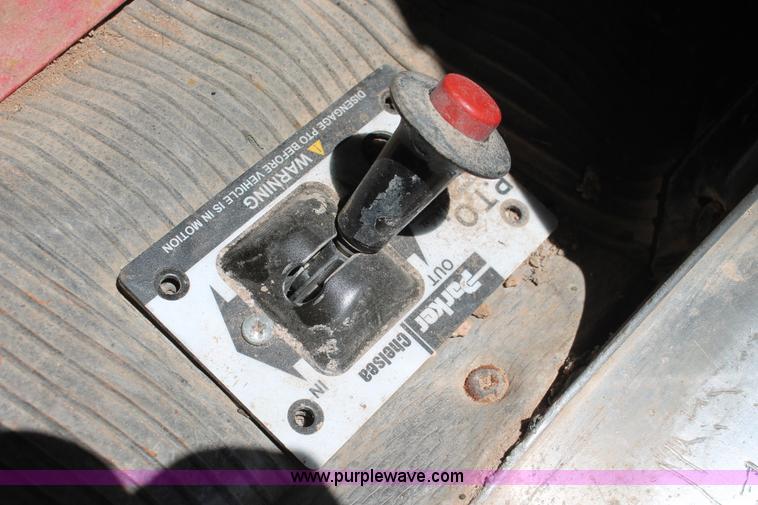 image for item H8204 2004 Kenworth T800 vacuum winch semi truck