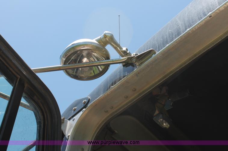 image for item H8204 2004 Kenworth T800 vacuum winch semi truck