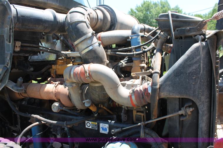 image for item H8204 2004 Kenworth T800 vacuum winch semi truck