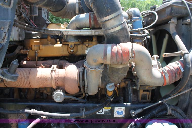 image for item H8204 2004 Kenworth T800 vacuum winch semi truck