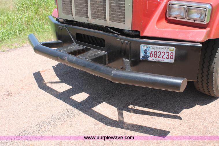 image for item H8204 2004 Kenworth T800 vacuum winch semi truck