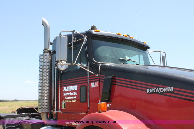 image for item H8204 2004 Kenworth T800 vacuum winch semi truck