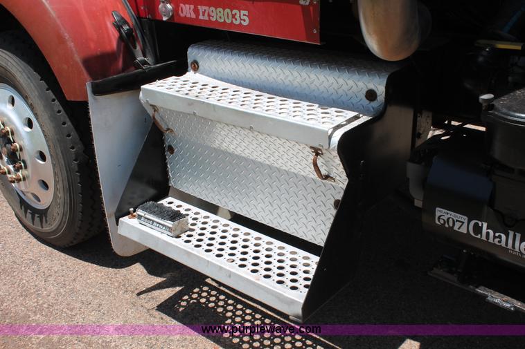 image for item H8204 2004 Kenworth T800 vacuum winch semi truck