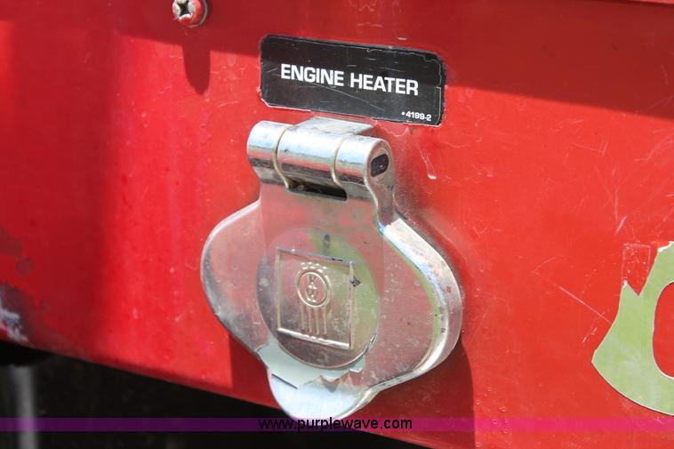 image for item H8204 2004 Kenworth T800 vacuum winch semi truck