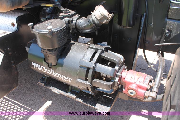 image for item H8204 2004 Kenworth T800 vacuum winch semi truck