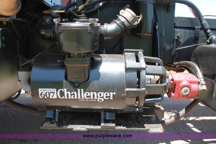 image for item H8204 2004 Kenworth T800 vacuum winch semi truck