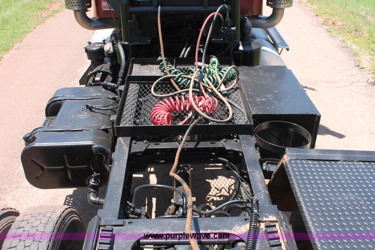 image for item H8204 2004 Kenworth T800 vacuum winch semi truck