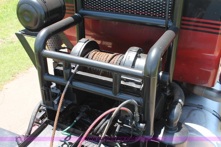 image for item H8204 2004 Kenworth T800 vacuum winch semi truck