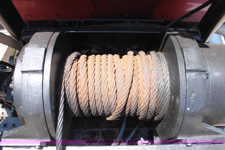 image for item H8204 2004 Kenworth T800 vacuum winch semi truck