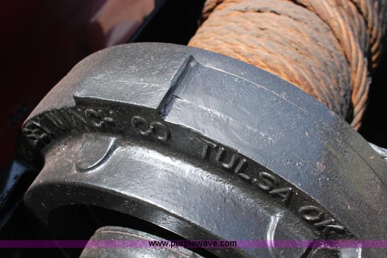 image for item H8204 2004 Kenworth T800 vacuum winch semi truck