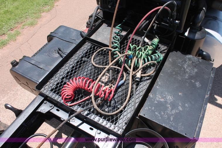 image for item H8204 2004 Kenworth T800 vacuum winch semi truck