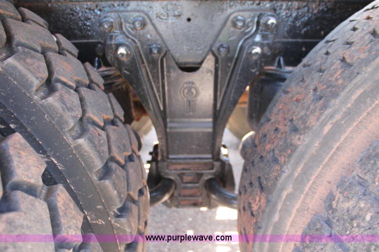 image for item H8204 2004 Kenworth T800 vacuum winch semi truck