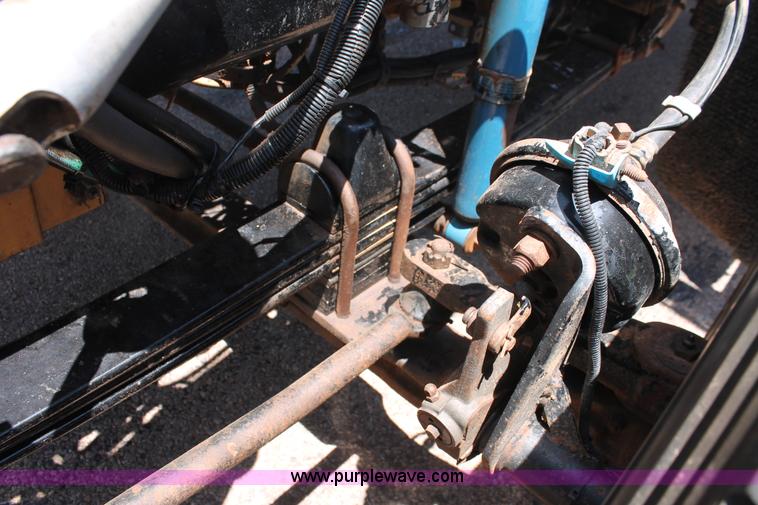 image for item H8204 2004 Kenworth T800 vacuum winch semi truck