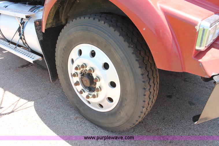 image for item H8204 2004 Kenworth T800 vacuum winch semi truck