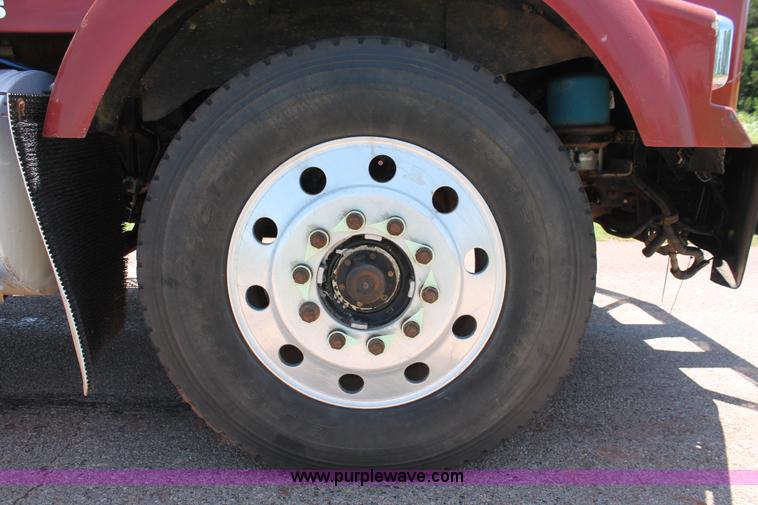 image for item H8204 2004 Kenworth T800 vacuum winch semi truck