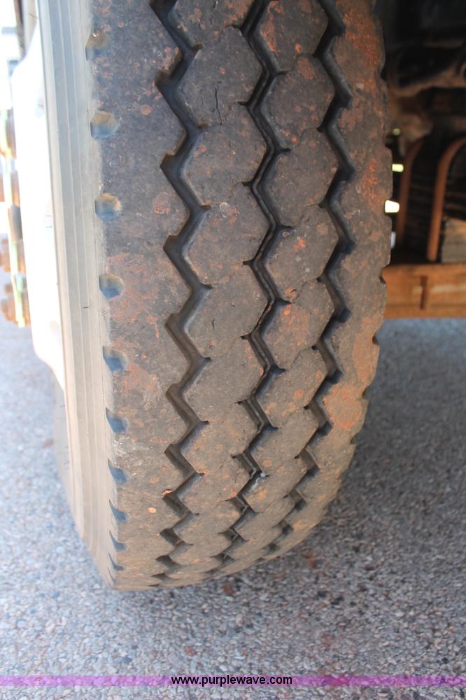 image for item H8204 2004 Kenworth T800 vacuum winch semi truck