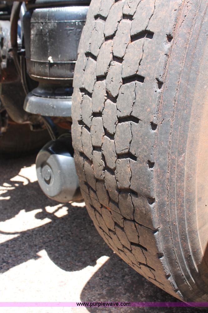 image for item H8204 2004 Kenworth T800 vacuum winch semi truck