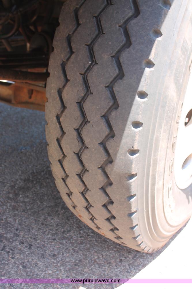 image for item H8204 2004 Kenworth T800 vacuum winch semi truck