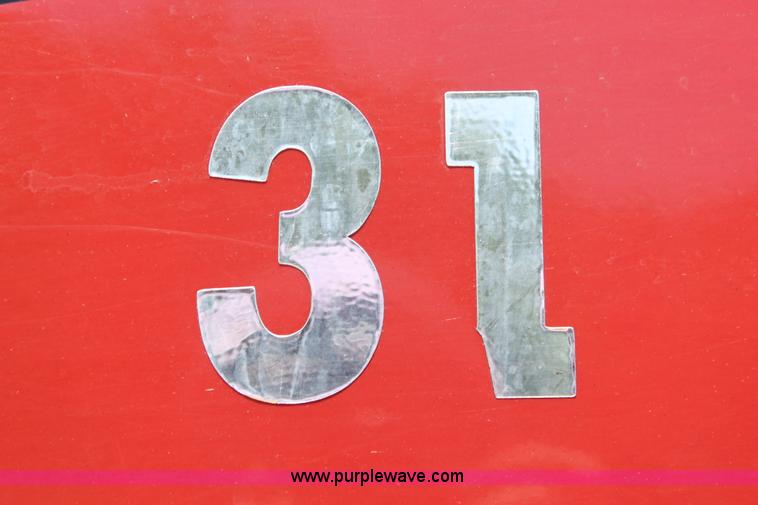 image for item H8204 2004 Kenworth T800 vacuum winch semi truck