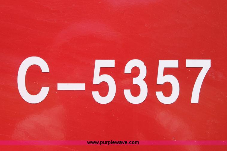 image for item H8204 2004 Kenworth T800 vacuum winch semi truck