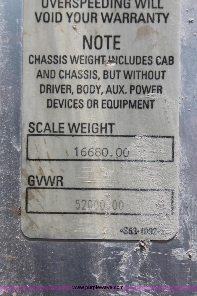 image for item H8204 2004 Kenworth T800 vacuum winch semi truck