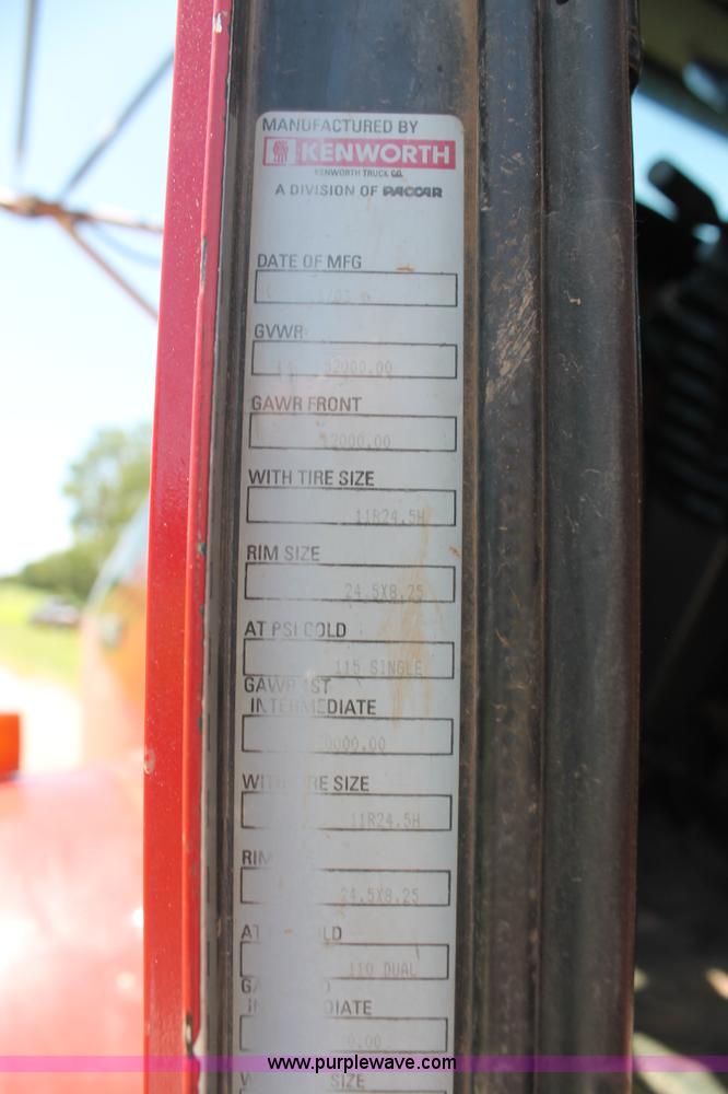 image for item H8204 2004 Kenworth T800 vacuum winch semi truck