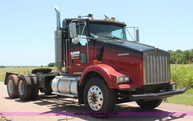 image for item H8205 2006 Kenworth T800 vacuum semi truck