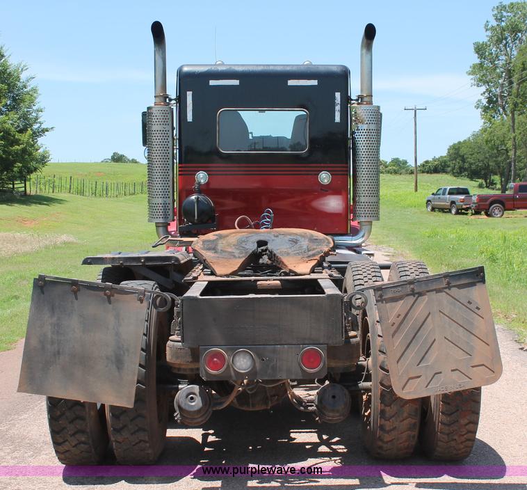 image for item H8205 2006 Kenworth T800 vacuum semi truck