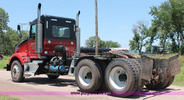 image for item H8205 2006 Kenworth T800 vacuum semi truck