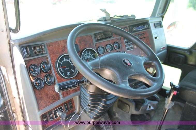 image for item H8205 2006 Kenworth T800 vacuum semi truck