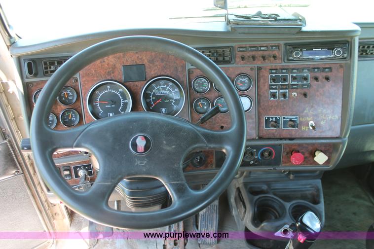 image for item H8205 2006 Kenworth T800 vacuum semi truck