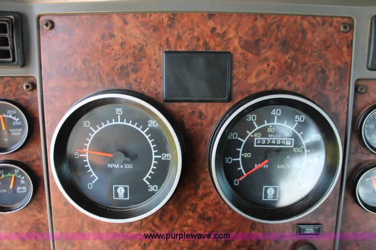 image for item H8205 2006 Kenworth T800 vacuum semi truck