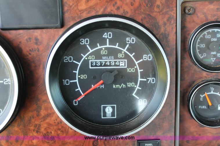 image for item H8205 2006 Kenworth T800 vacuum semi truck