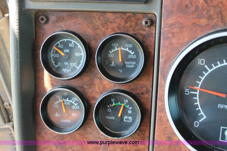 image for item H8205 2006 Kenworth T800 vacuum semi truck