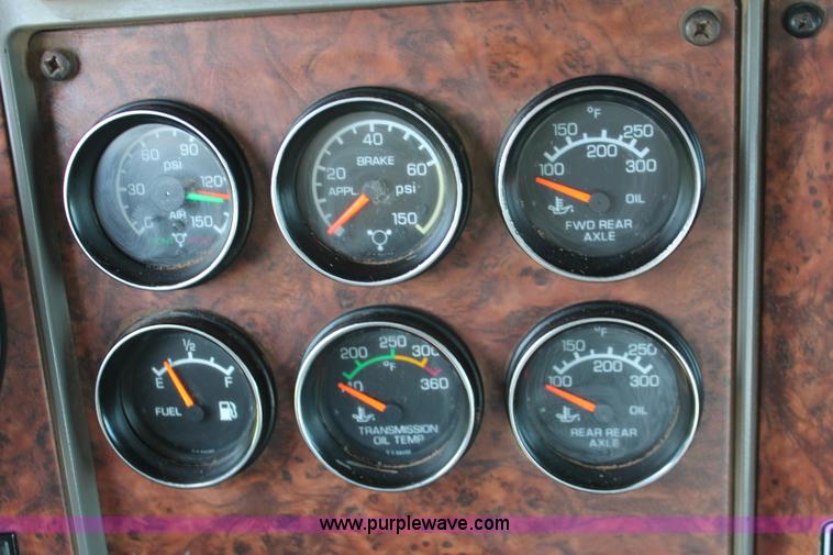 image for item H8205 2006 Kenworth T800 vacuum semi truck