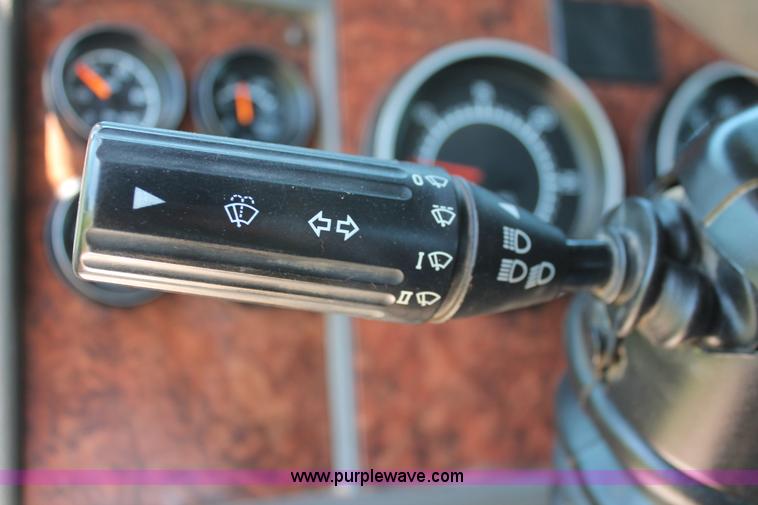 image for item H8205 2006 Kenworth T800 vacuum semi truck