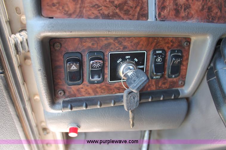 image for item H8205 2006 Kenworth T800 vacuum semi truck