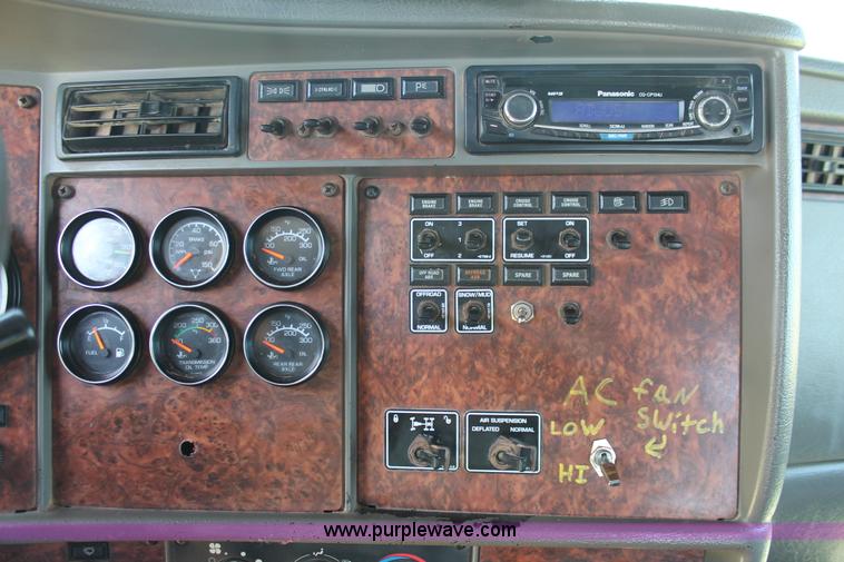 image for item H8205 2006 Kenworth T800 vacuum semi truck