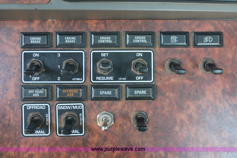 image for item H8205 2006 Kenworth T800 vacuum semi truck