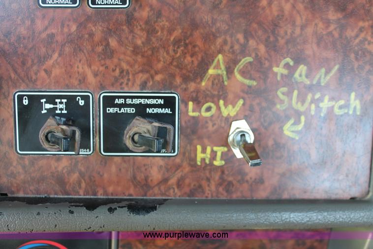 image for item H8205 2006 Kenworth T800 vacuum semi truck