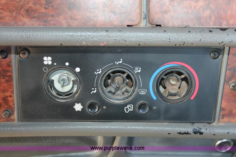 image for item H8205 2006 Kenworth T800 vacuum semi truck