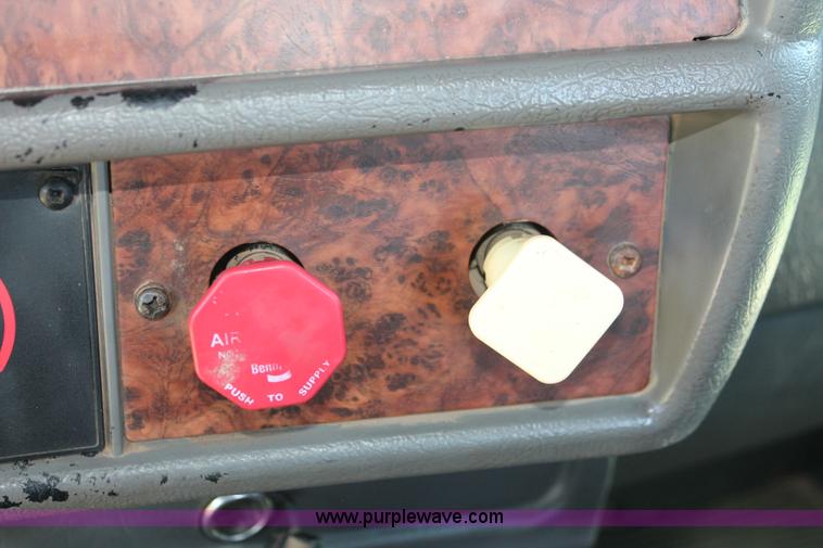 image for item H8205 2006 Kenworth T800 vacuum semi truck