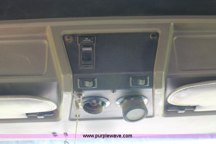 image for item H8205 2006 Kenworth T800 vacuum semi truck